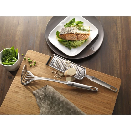 ZWILLING Pro | krumplinyomó 30 cm | ezüst színű | 18/10 rozsdamentes acél