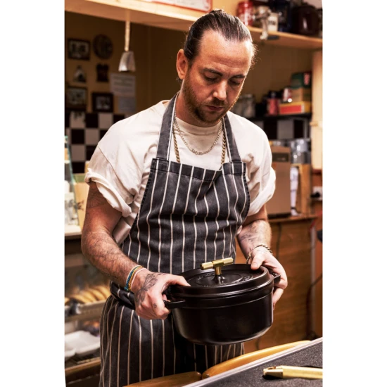 Staub La Cocotte | Cocotte öntöttvas főzőedény T alakú fogantyúval 24 cm | fekete | kerek | öntöttvas