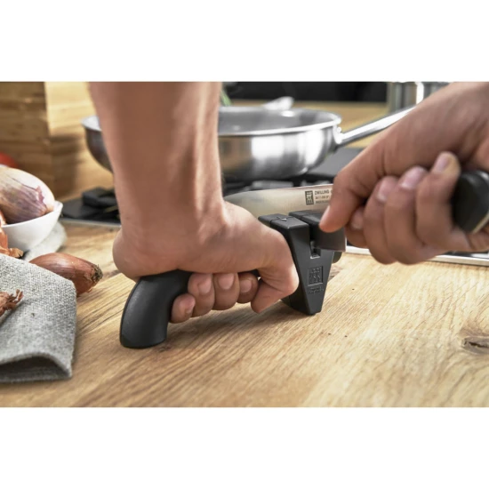 ZWILLING TWIN Sharp | késélező 17 cm | fekete | ABS