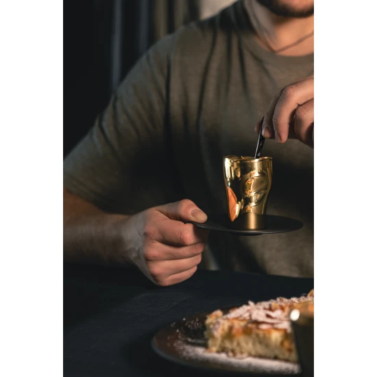 Eisch UNIK eszpresszócsésze és csészealj arany díszhengerben 1dl 85 mm Eisch UNIK eszpresszócsésze és csészealj arany díszhengerben 1dl 85 mm