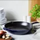 Staub öntöttvas serpenyő| tengerkék| kerek | 30 cm Staub öntöttvas serpenyő| tengerkék| kerek | 30 cm