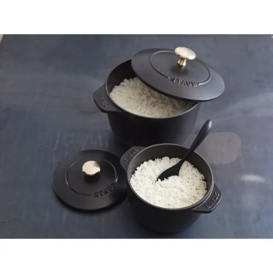 Staub öntöttvas rizses főzőedény sötétkék 20 cm Staub öntöttvas rizses főzőedény sötétkék 20 cm