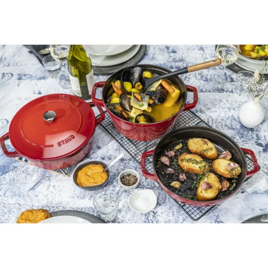 STAUB öntöttvas egymásba rakható készlet piros 3 darabos STAUB öntöttvas egymásba rakható készlet piros 3 darabos