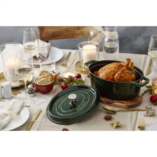 Staub öntöttvas edény | zöld | ovális 31 cm | 5,5l Staub öntöttvas edény | zöld | ovális 31 cm | 5,5l