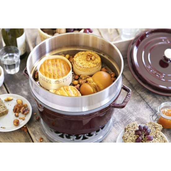 Staub La Cocotte | Cocotte öntöttvas főzőedény párolóbetéttel 26 cm | gránátvörös | kerek | öntöttvas