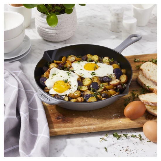 Staub Pans | serpenyő 26 cm | öntöttvas | grafitszürke | kerek