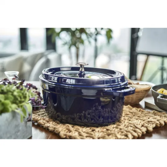 Staub öntöttvas edény | sötétkék | ovális 29 cm | 4,2l Staub öntöttvas edény | sötétkék | ovális 29 cm | 4,2l
