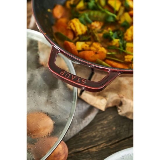 Staub Specialties | Wok üvegfedővel 30 cm | kerek | öntöttvas | gránátvörös
