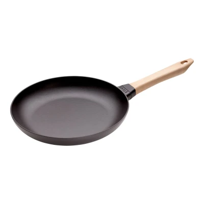 Staub Pans | serpenyő fafogantyúval 28 cm | öntöttvas | fekete | kerek