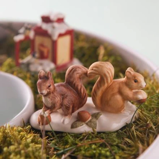 Squirrels on a Food Hunt figura kerámia   4 cm