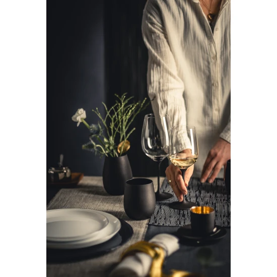 Eisch KAYA BLACK 2 db fehérboros pohár díszdobozban  4,2dl 219 mm