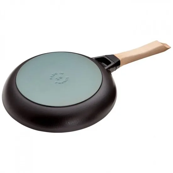 Staub serpenyő fa fogantyúval| fekete | kerek | 26 cm 1,7l